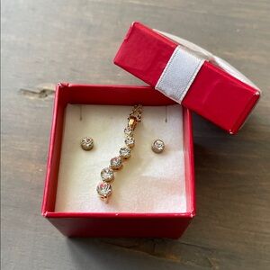 Avon "Believe in Love" Curve Necklace Gift Set NIB